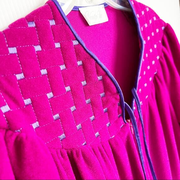 Vintage 1970s Vanity Fair Full Length House Coat Robe Nightgown Fuchsia Small - Picture 13 of 13